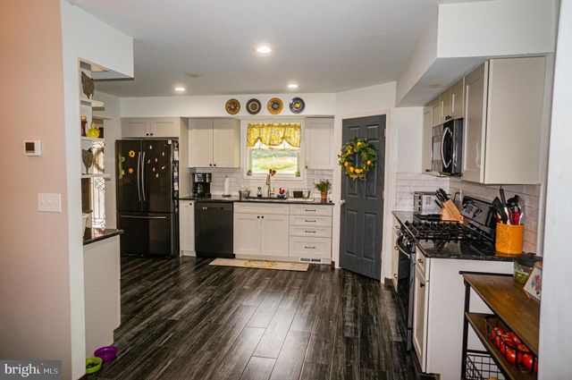 988 KRATZ RD, Glen Rock, PA 17327