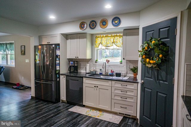 988 KRATZ RD, Glen Rock, PA 17327