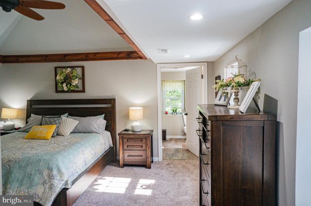 988 KRATZ RD, Glen Rock, PA 17327