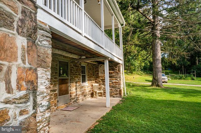 988 KRATZ RD, Glen Rock, PA 17327