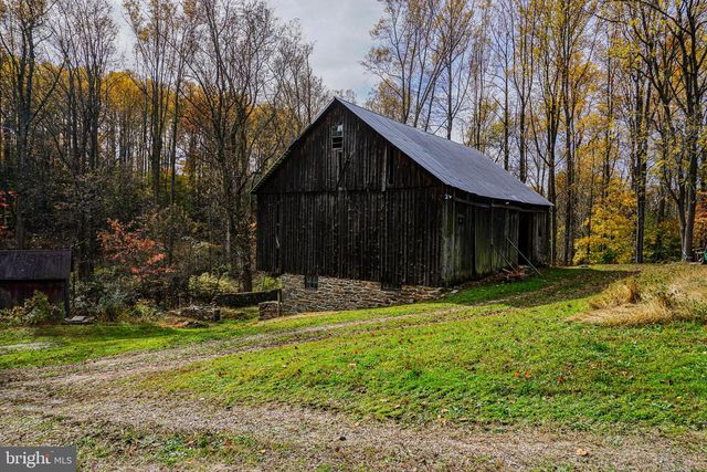 988 KRATZ RD, Glen Rock, PA 17327