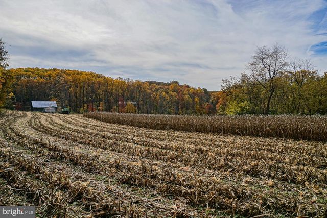 988 KRATZ RD, Glen Rock, PA 17327