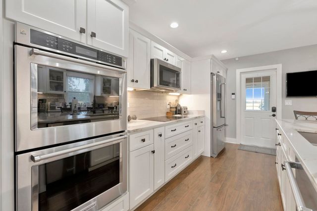 733 N Woodlawn Rd, Belle Plaine, KS 67013