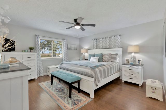 733 N Woodlawn Rd, Belle Plaine, KS 67013