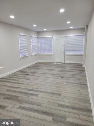 300 W KINGS HWY, Mount Ephraim, NJ 08059