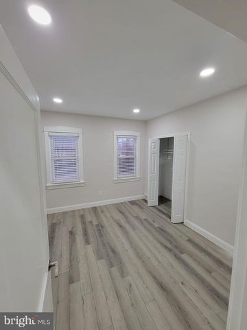 300 W KINGS HWY, Mount Ephraim, NJ 08059