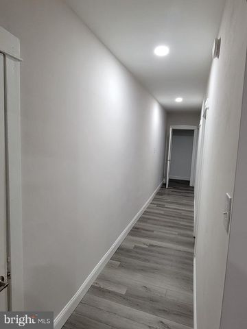 300 W KINGS HWY, Mount Ephraim, NJ 08059