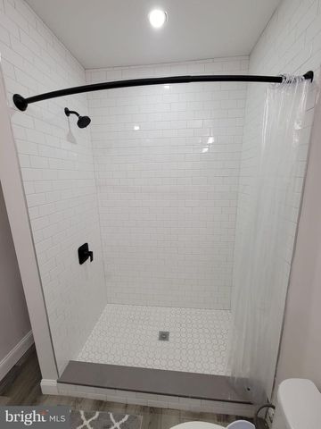 300 W KINGS HWY, Mount Ephraim, NJ 08059