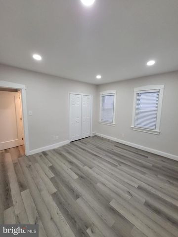 300 W KINGS HWY, Mount Ephraim, NJ 08059