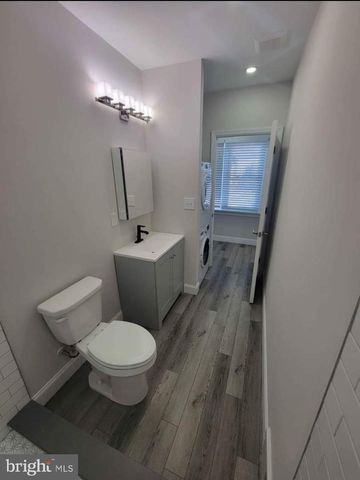 300 W KINGS HWY, Mount Ephraim, NJ 08059