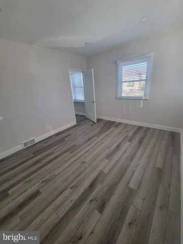 300 W KINGS HWY, Mount Ephraim, NJ 08059