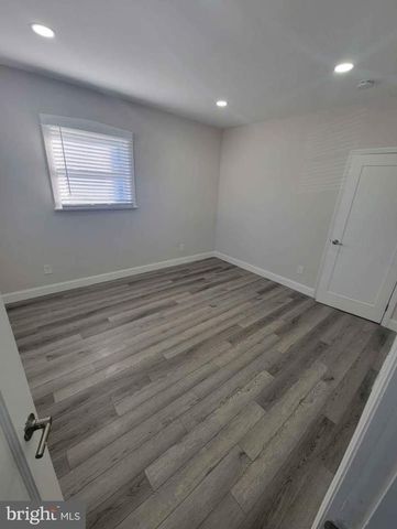 300 W KINGS HWY, Mount Ephraim, NJ 08059