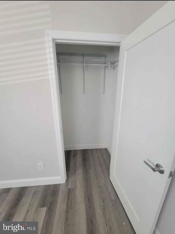 300 W KINGS HWY, Mount Ephraim, NJ 08059