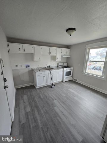 300 W KINGS HWY, Mount Ephraim, NJ 08059