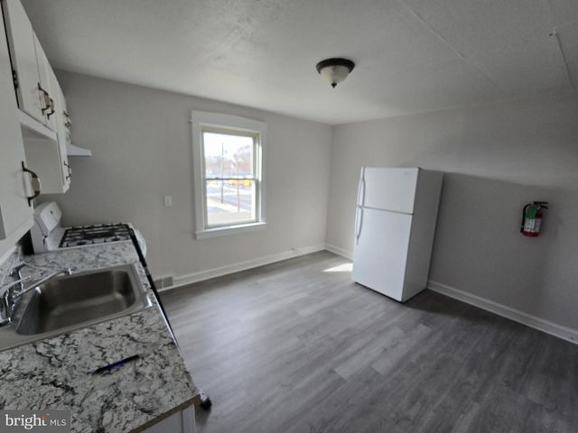 300 W KINGS HWY, Mount Ephraim, NJ 08059