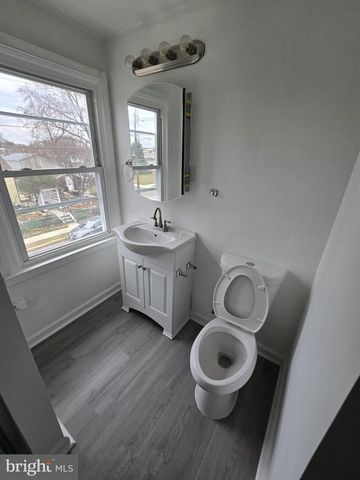 300 W KINGS HWY, Mount Ephraim, NJ 08059