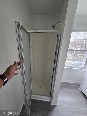 300 W KINGS HWY, Mount Ephraim, NJ 08059