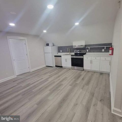 300 W KINGS HWY, Mount Ephraim, NJ 08059