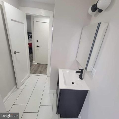 300 W KINGS HWY, Mount Ephraim, NJ 08059