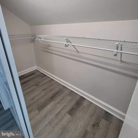 300 W KINGS HWY, Mount Ephraim, NJ 08059