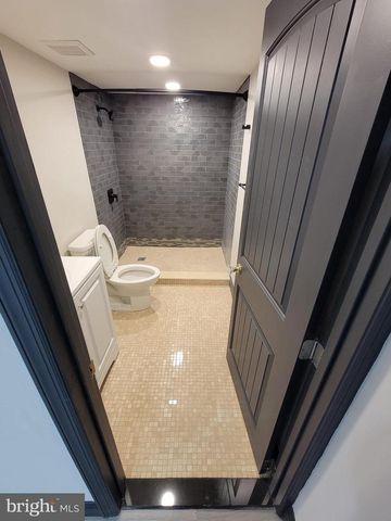 300 W KINGS HWY, Mount Ephraim, NJ 08059