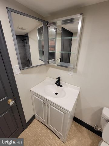 300 W KINGS HWY, Mount Ephraim, NJ 08059