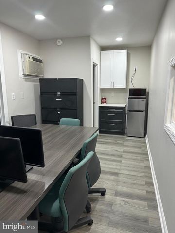 300 W KINGS HWY, Mount Ephraim, NJ 08059