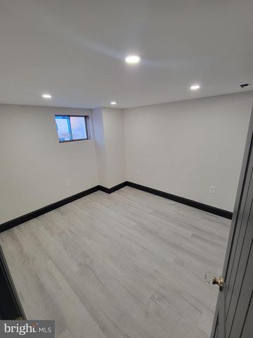 300 W KINGS HWY, Mount Ephraim, NJ 08059