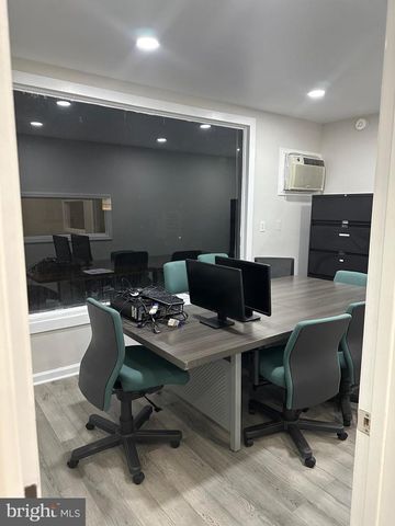 300 W KINGS HWY, Mount Ephraim, NJ 08059