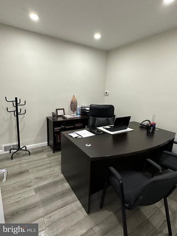 300 W KINGS HWY, Mount Ephraim, NJ 08059