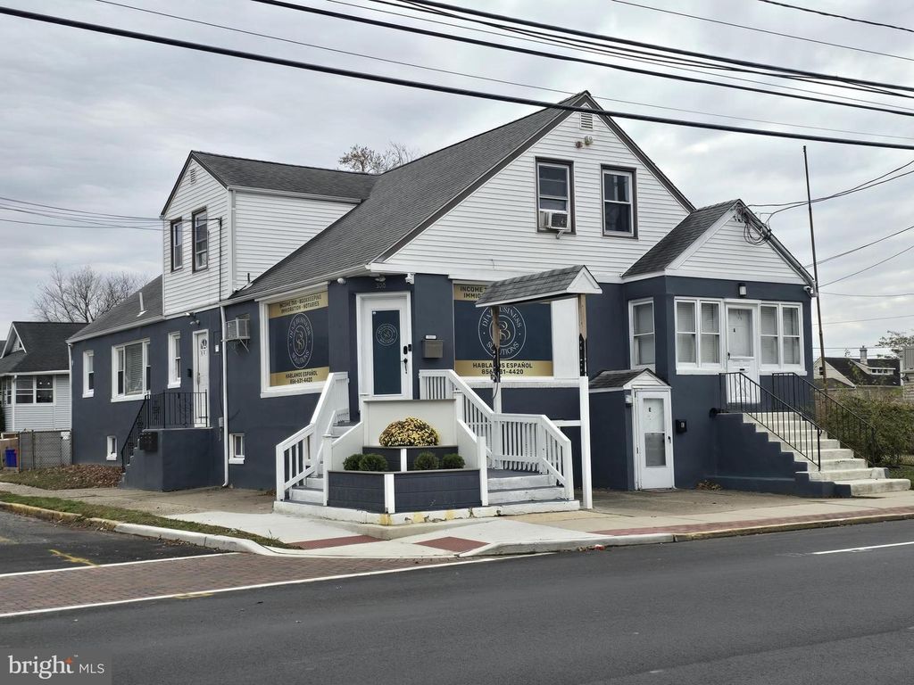 300 W KINGS HWY, Mount Ephraim, NJ 08059