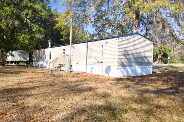 525 Hendrix Mill Road, Estill, SC 29918