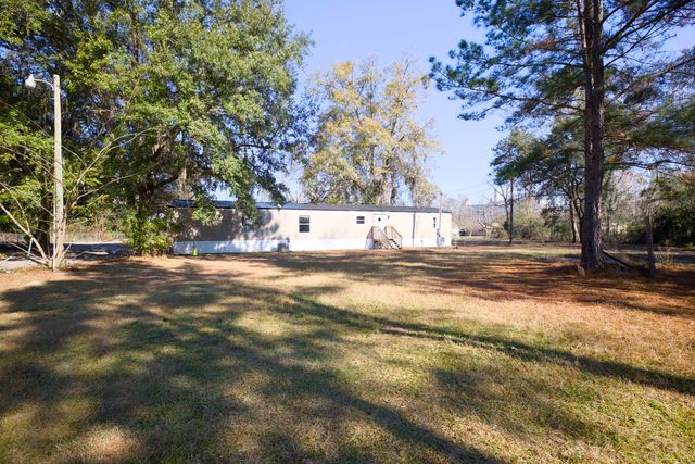 525 Hendrix Mill Road, Estill, SC 29918