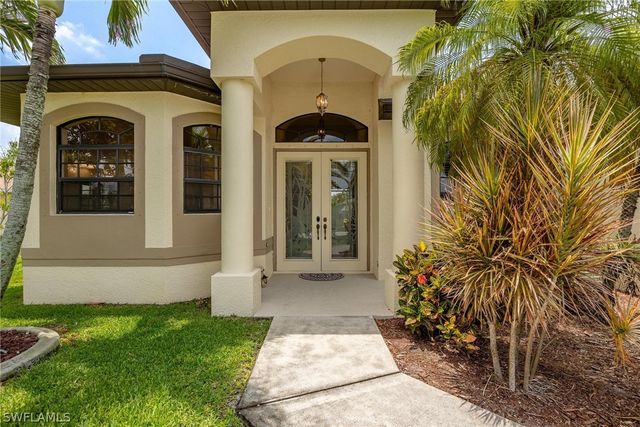118 SE 23rd PL, Cape Coral, FL 33990