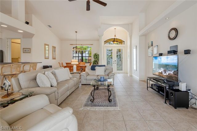 118 SE 23rd PL, Cape Coral, FL 33990