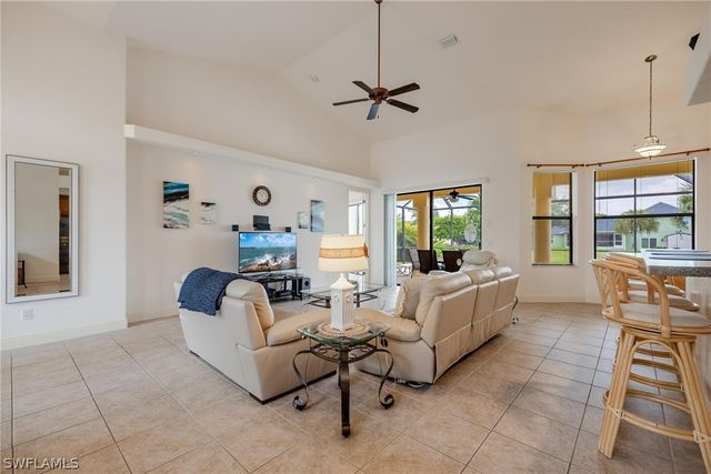 118 SE 23rd PL, Cape Coral, FL 33990