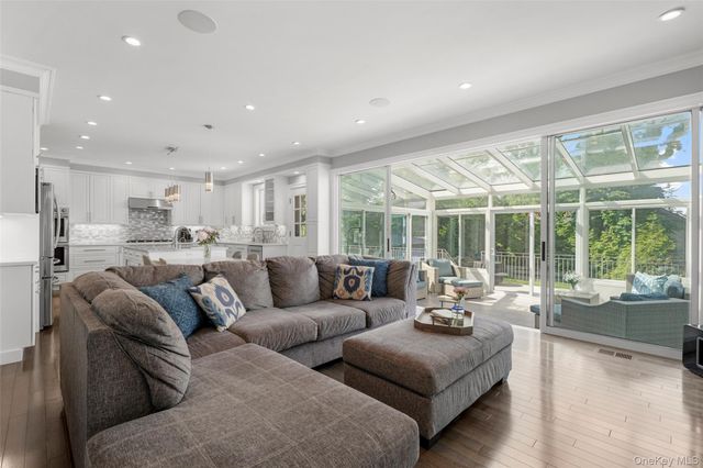 17 Clover Place, New Rochelle, NY 10805