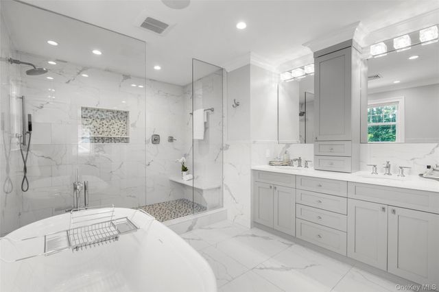 17 Clover Place, New Rochelle, NY 10805