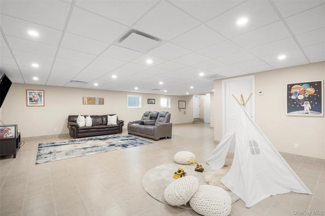 17 Clover Place, New Rochelle, NY 10805