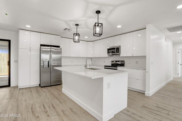 1050 N 74TH Street, Scottsdale, AZ 85257