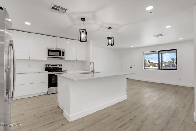 1050 N 74TH Street, Scottsdale, AZ 85257