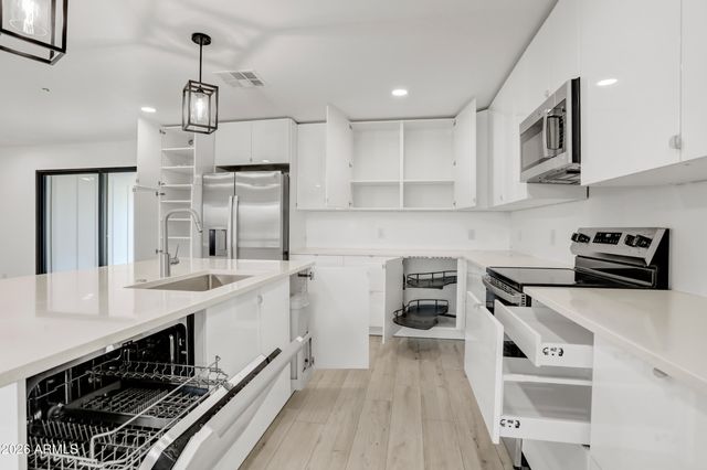 1050 N 74TH Street, Scottsdale, AZ 85257