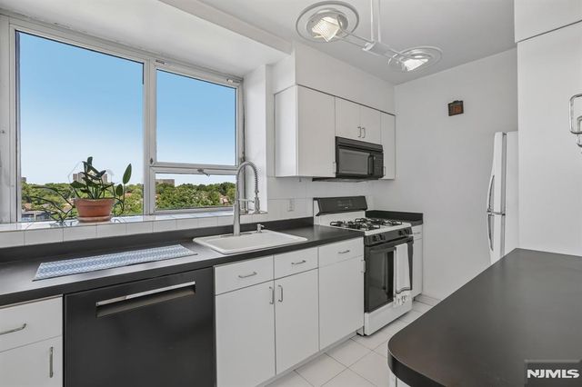 3 Horizon Road 1021, Fort Lee, NJ 07024