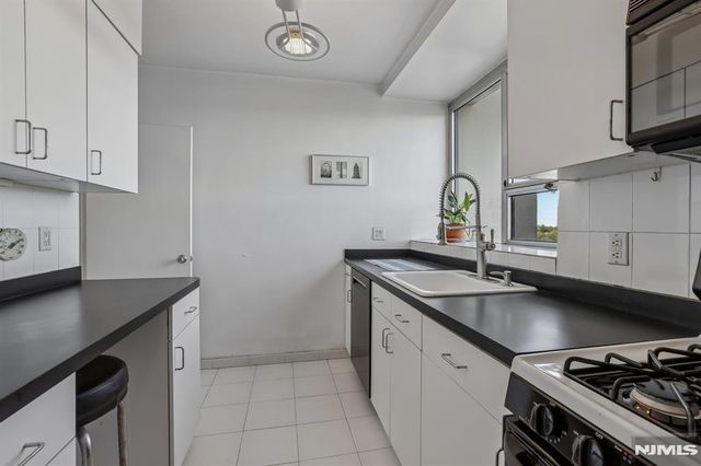 3 Horizon Road 1021, Fort Lee, NJ 07024