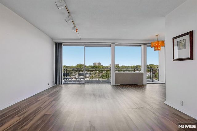 3 Horizon Road 1021, Fort Lee, NJ 07024
