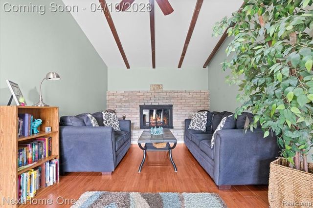 1014 S Adelaide Street, Fenton, MI 48430