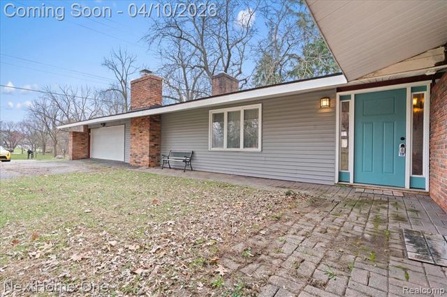 1014 S Adelaide Street, Fenton, MI 48430