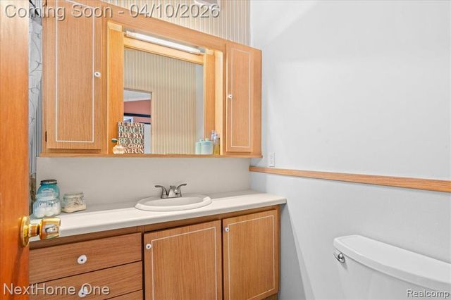 1014 S Adelaide Street, Fenton, MI 48430