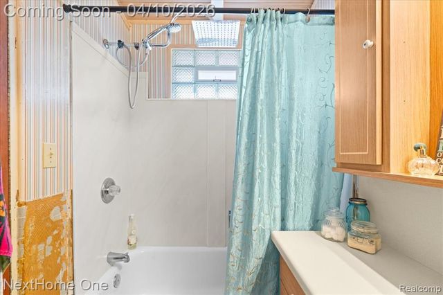 1014 S Adelaide Street, Fenton, MI 48430