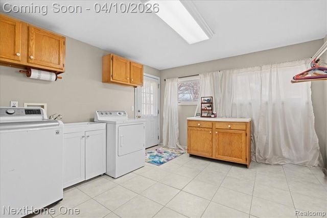 1014 S Adelaide Street, Fenton, MI 48430